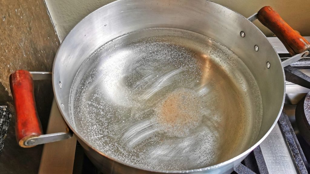 technique eau tiède pour agrandir pantalon denim