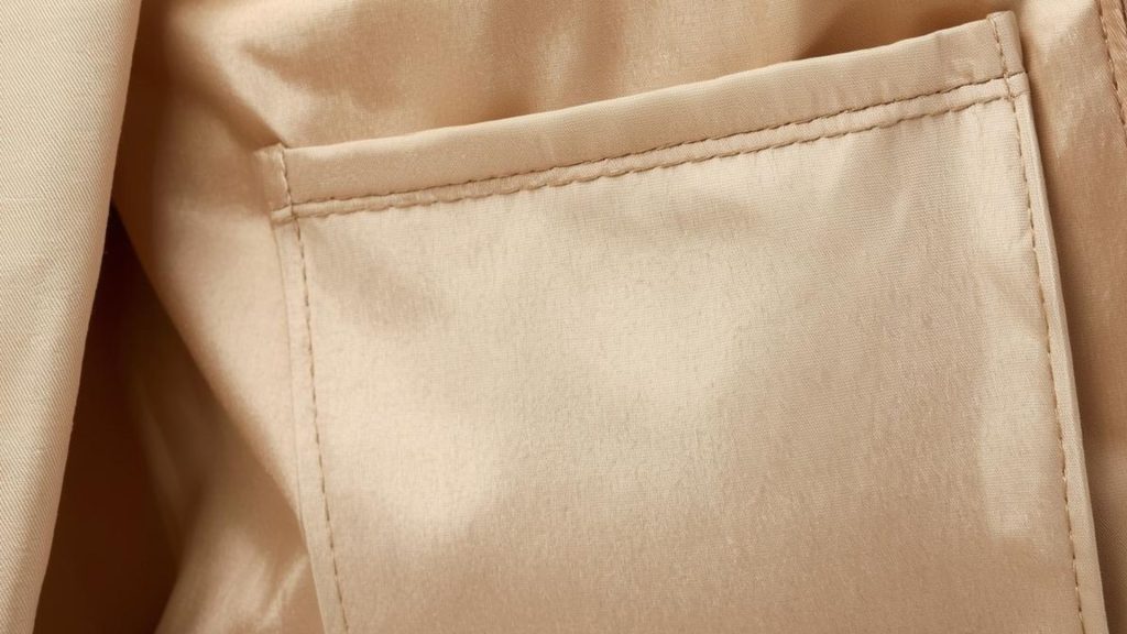 poche interne cousu à l'interieur d'un manteau