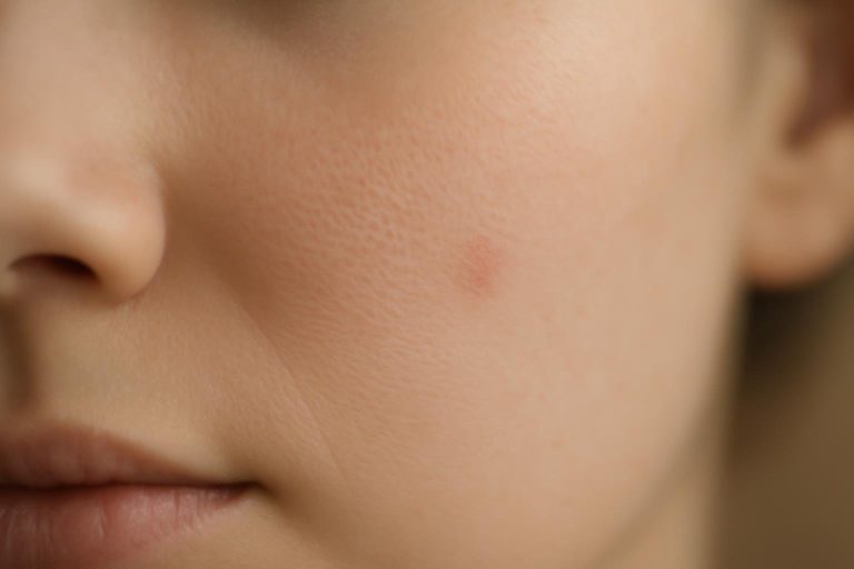 joue-peau-texture-lumiere-douce