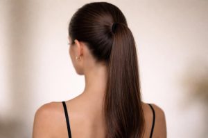 femme-dos-coiffure-queue-de-cheval