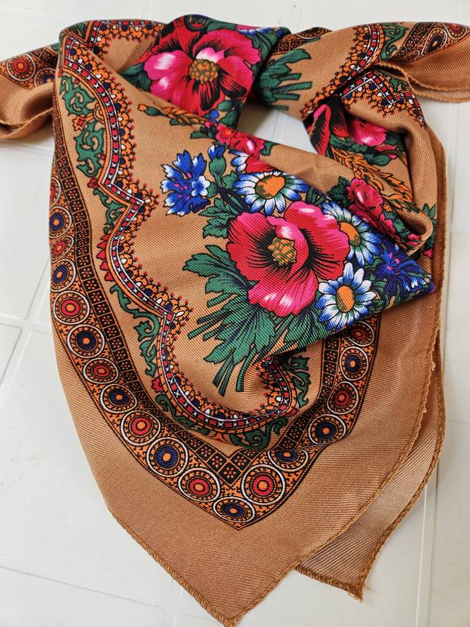 Comment choisir son foulard en laine : guide d'achat complet